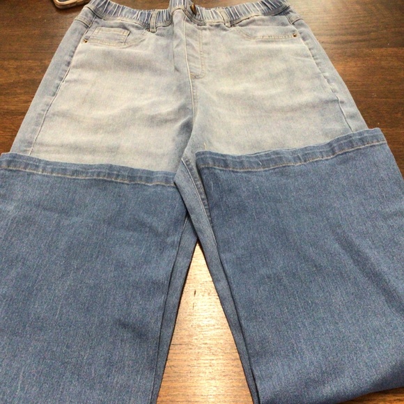 CG hombre colored jeans. Size medium. Elastic waist band. - Picture 3 of 8